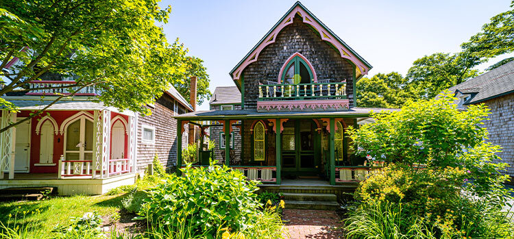 Tradewind_marthas-vineyard_gingerbreadhouses.jpg